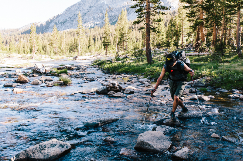 Illustration for article titled How Trekking Poles Can Make Your Hike Easier, Faster And Safer